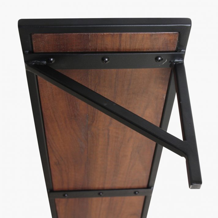 Wandplank van zwart metaal en hout