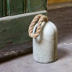 Betonnen deurstopper
