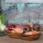 Natuurlijk gevormde teakhouten schaal