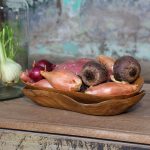 BSTW00048_SFEER2 Natuurlijk gevormde teakhouten schaal