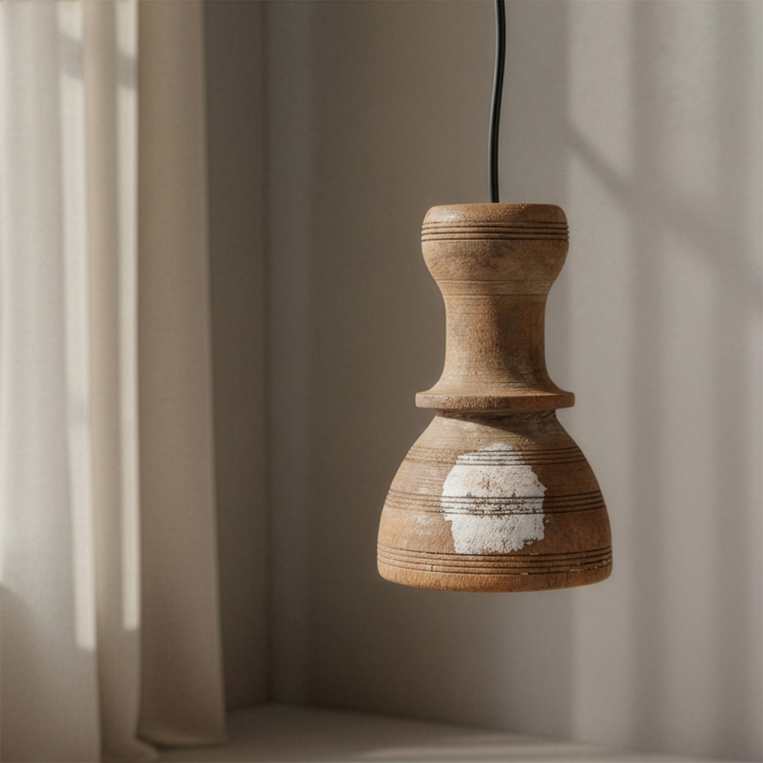 Houten hanglamp met kleur