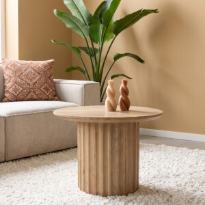 Lage Bullnose mangohouten bijzettafel naturel met rond blad en geribbelde centrale poot.