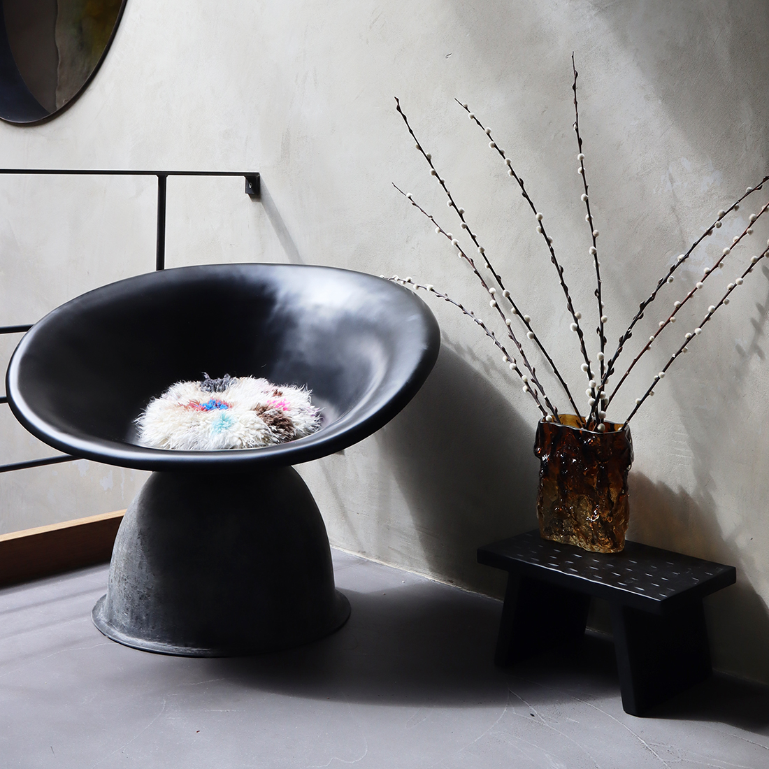 Stool chiseled top black